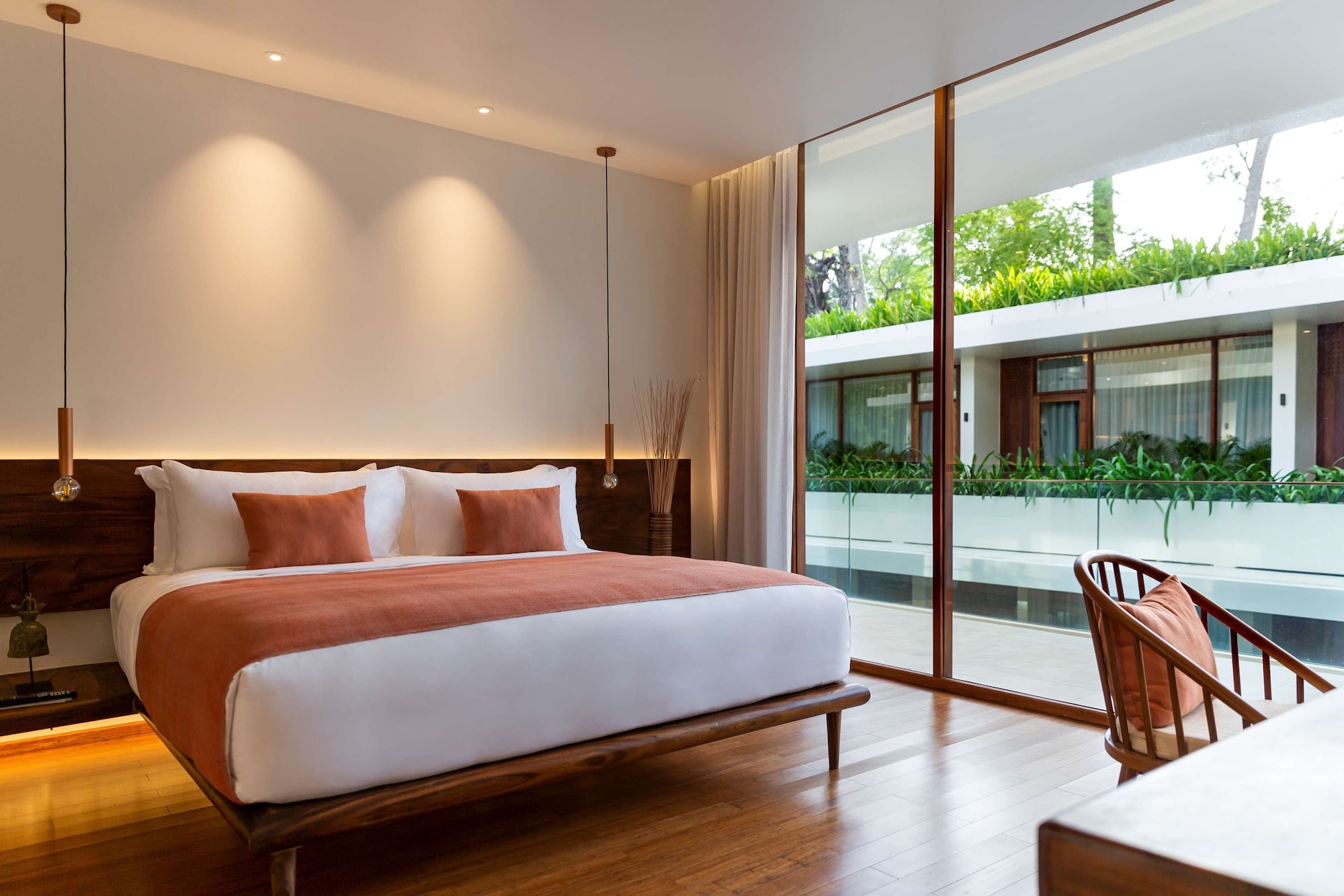 Governor, Suite, King Bed