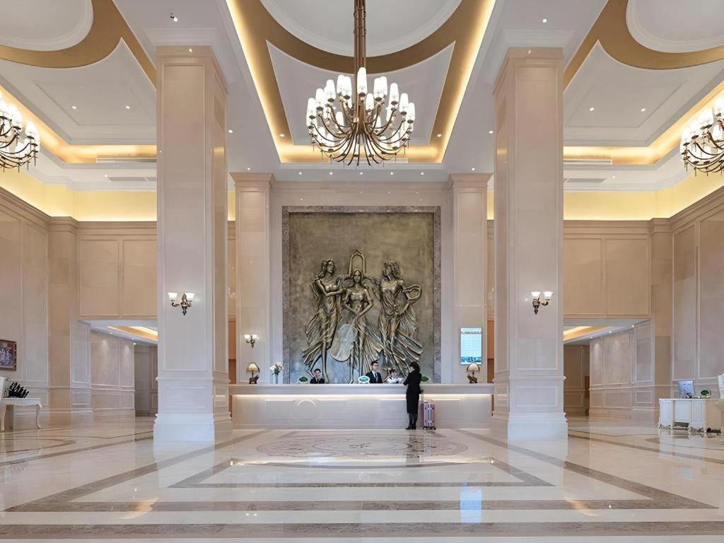 Vienna Hotel (Zhongshan Rainbow Avenue) 11/58