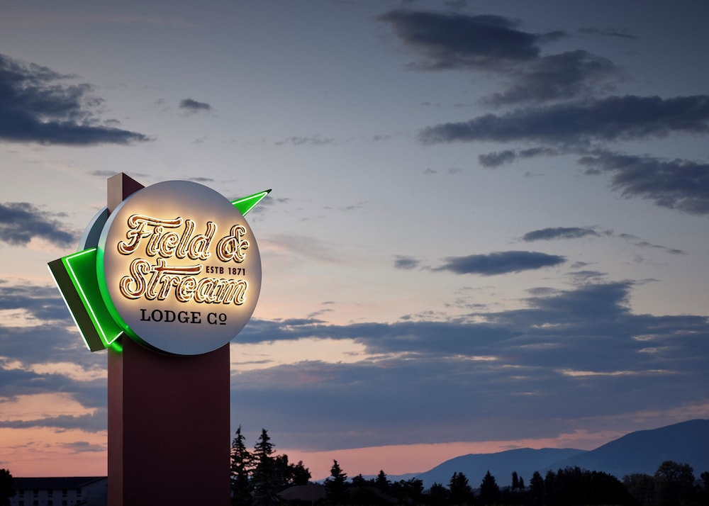 Field & Stream Lodge Bozeman 6/53