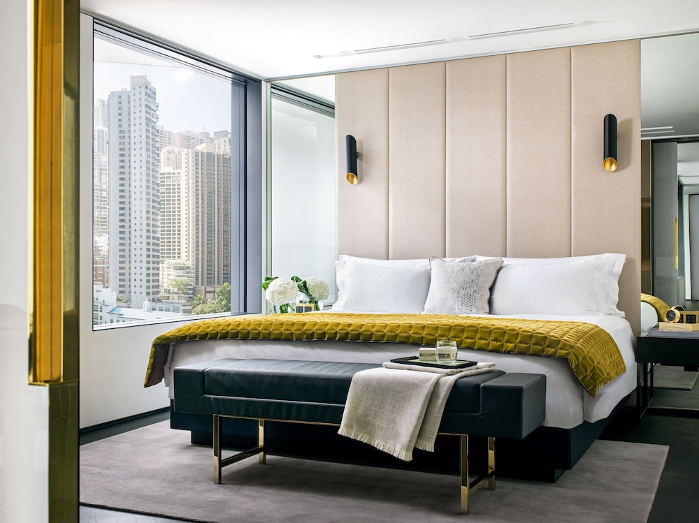 Explorer, Suite, King Bed, Lounge Access