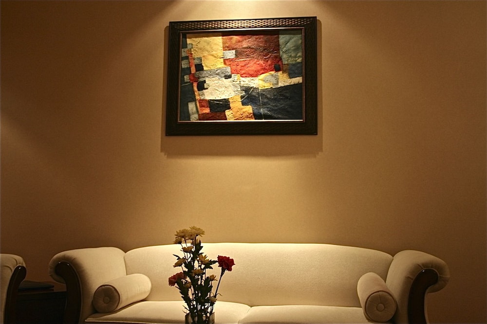 Trianon Hotel 23/63
