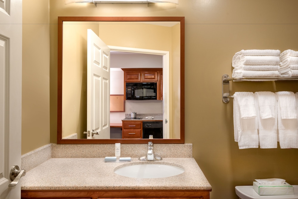 Candlewood Suites LAX Hawthorne 11/36