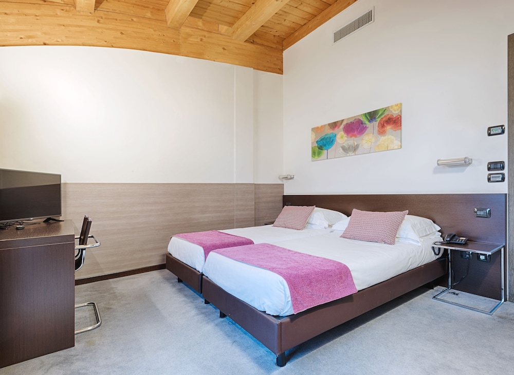 Continental Urban Art Hotel 15/40