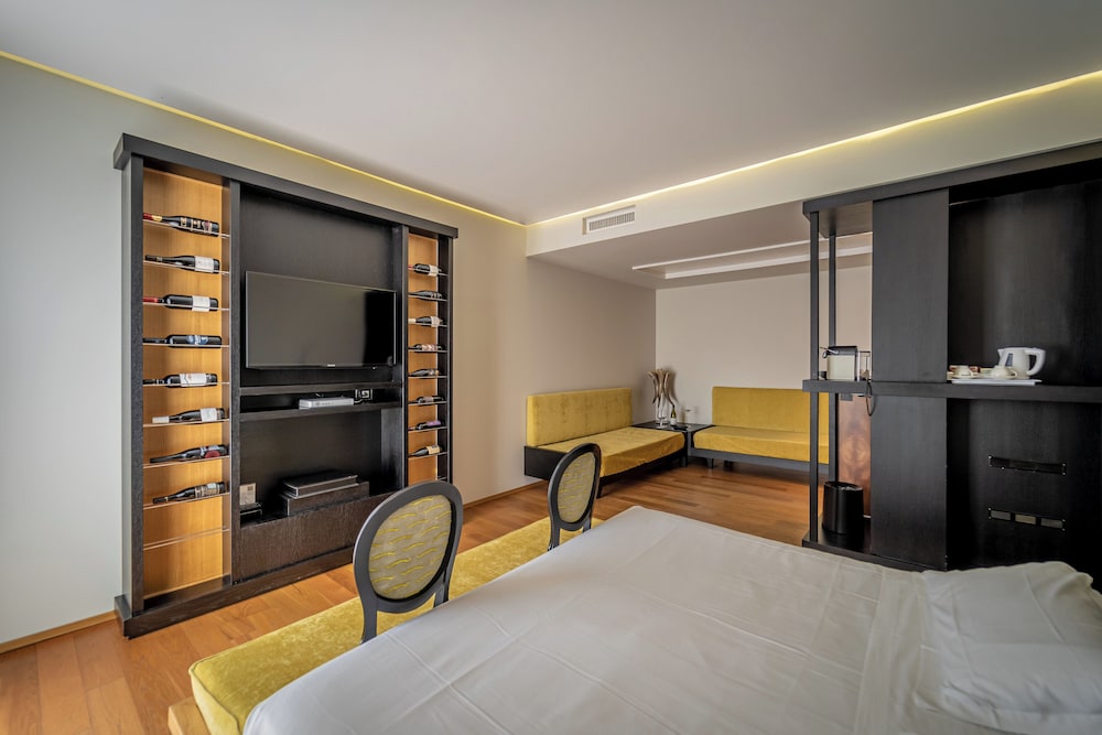 Junior Suite, Family, Double and Twin Beds