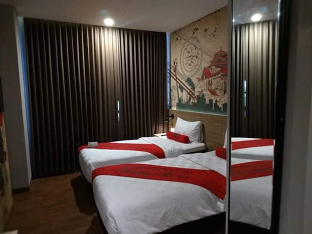 Hotel FortunaGrande Jember 17/61