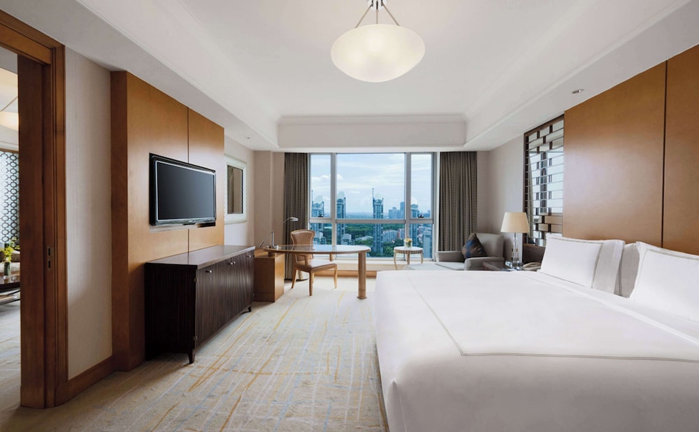 DELUXE, SUITE, KING BED