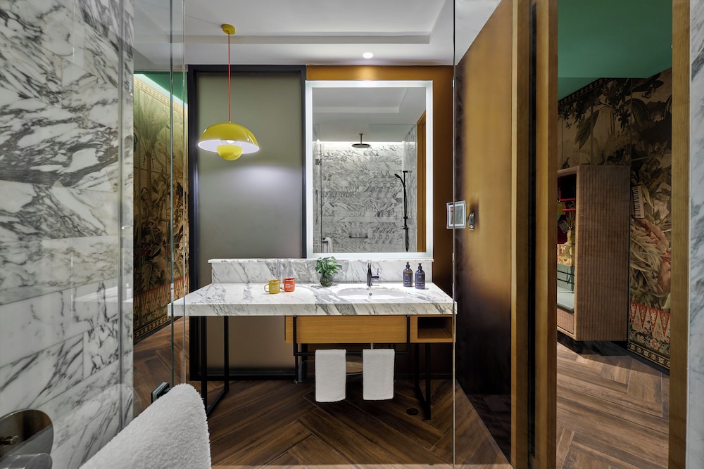 25hours Hotel Jakarta The Oddbird 50/50