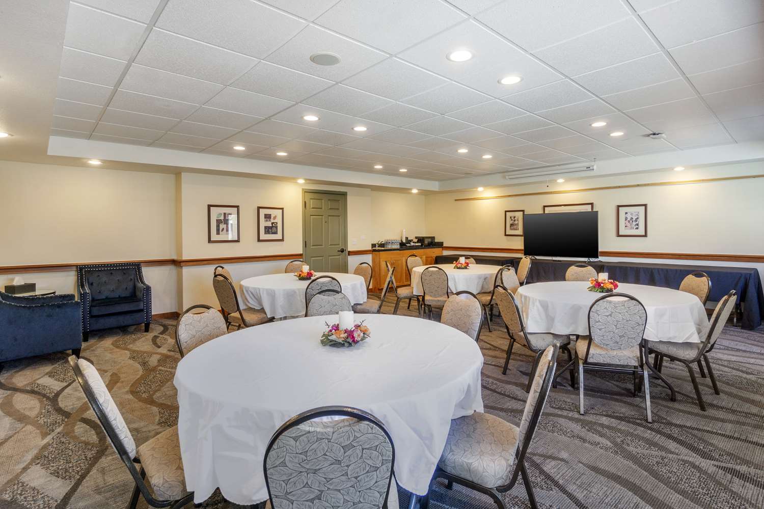 Best Western Plus Edmonds Harbor Inn 32/40