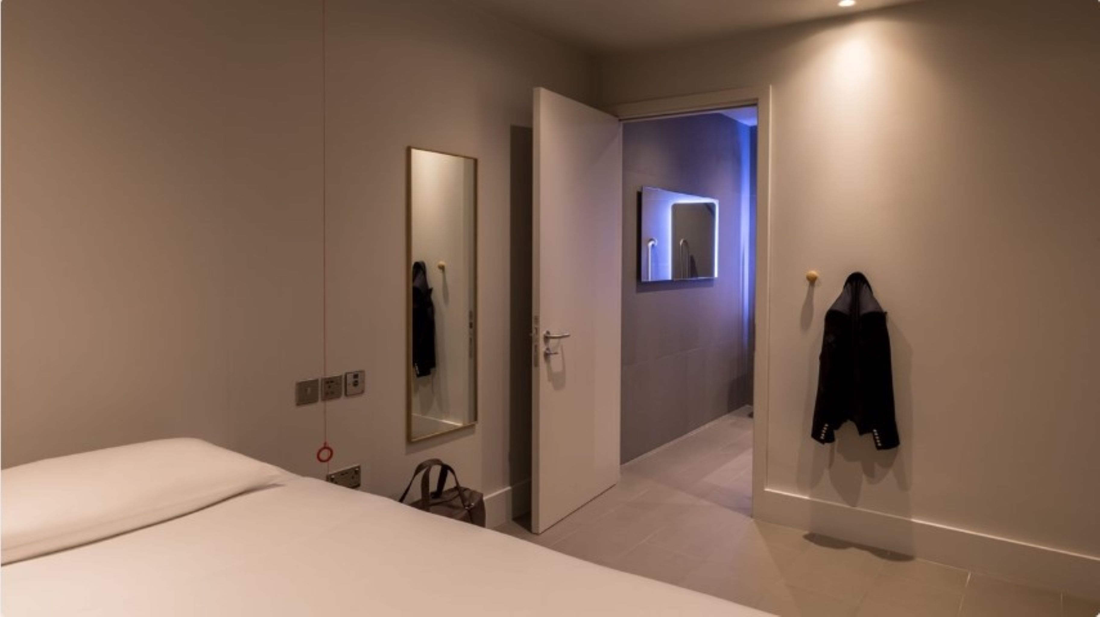 Cocoon 2, Accessible