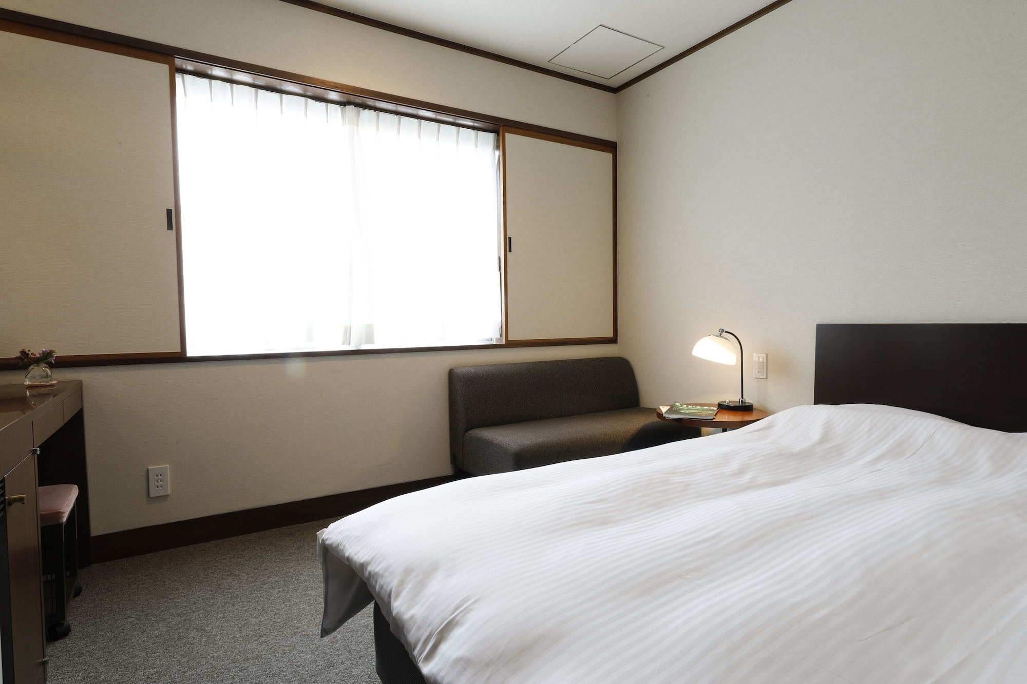 ROOM, SINGLE