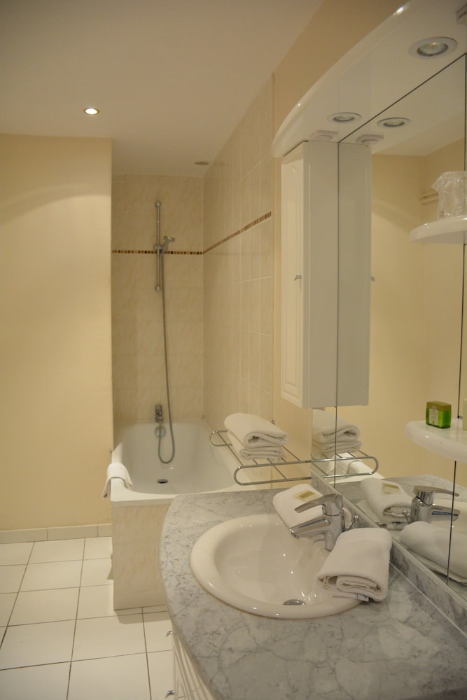 HOTEL LE CLOS DEAUVILLE SAINT-GATIEN 21/57
