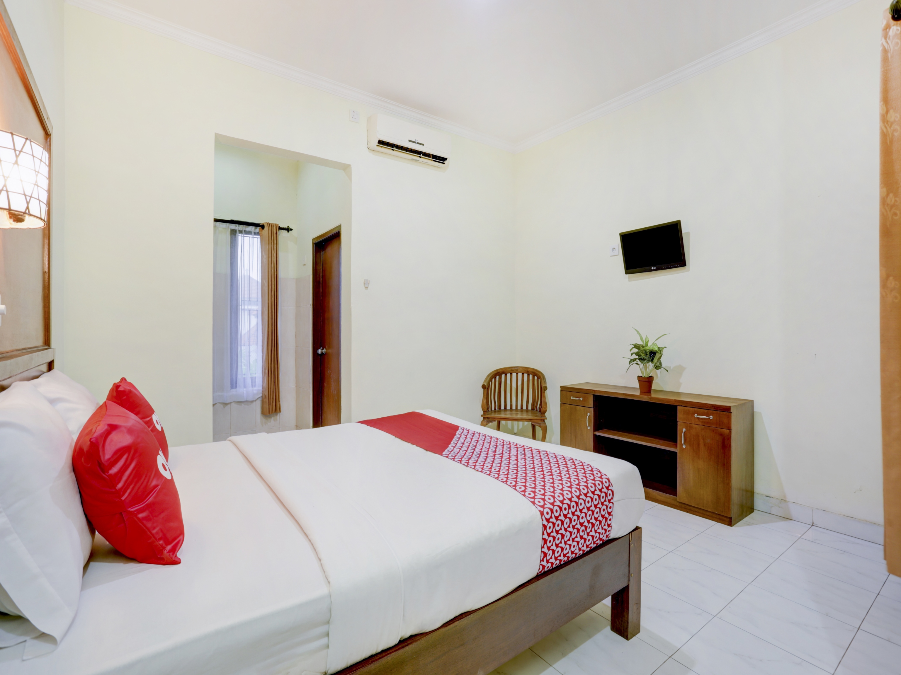 OYO 3910 Teges Inn 12/50