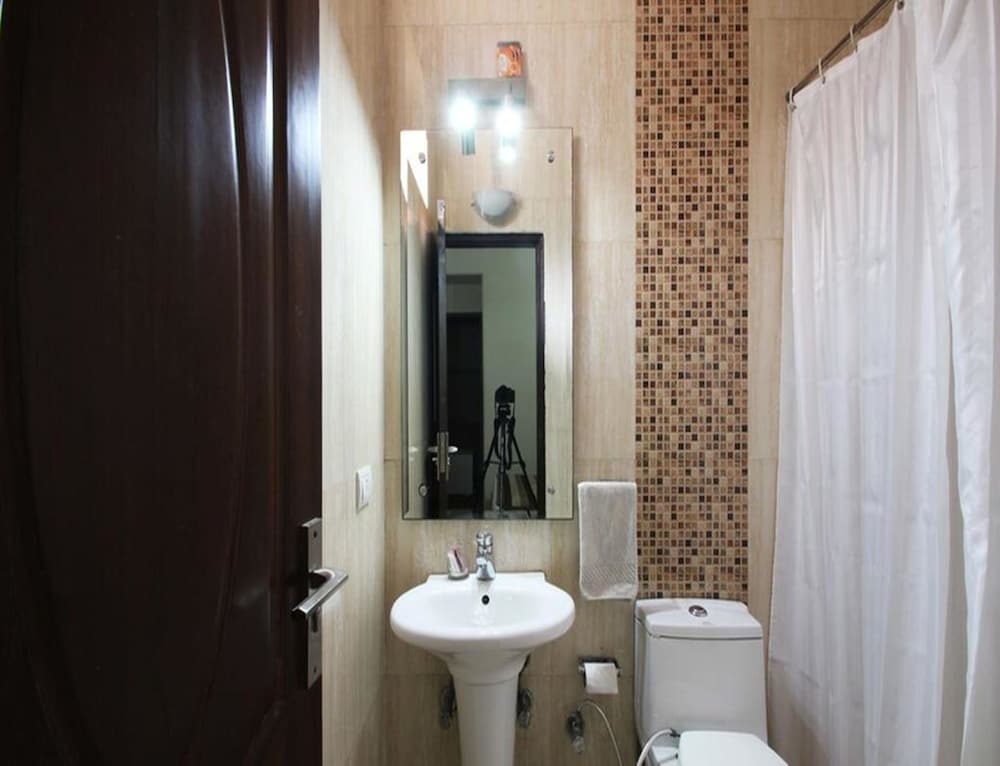 Hotel Lloyd Residency 30/32