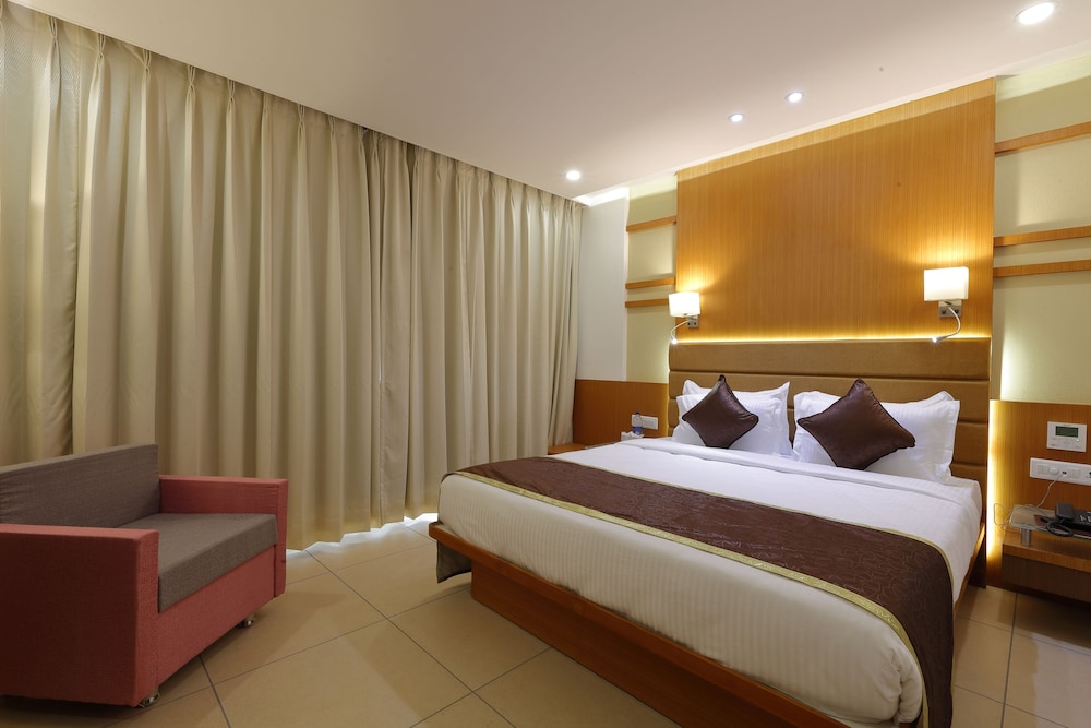 HOTEL PRAGATI THE GRAND 9/42