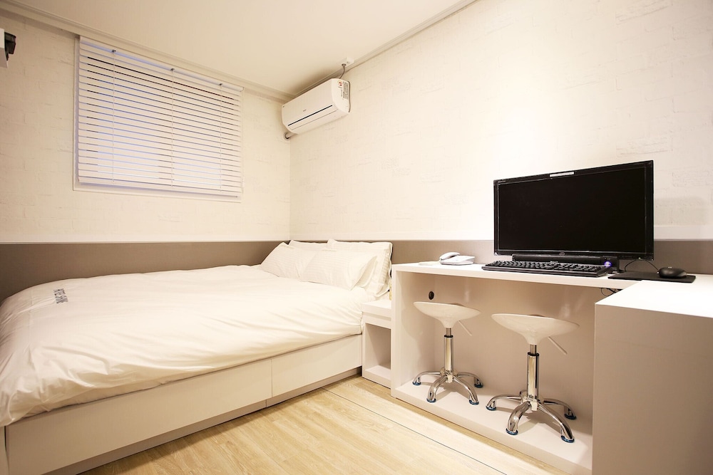 Shine Hotel 44/49