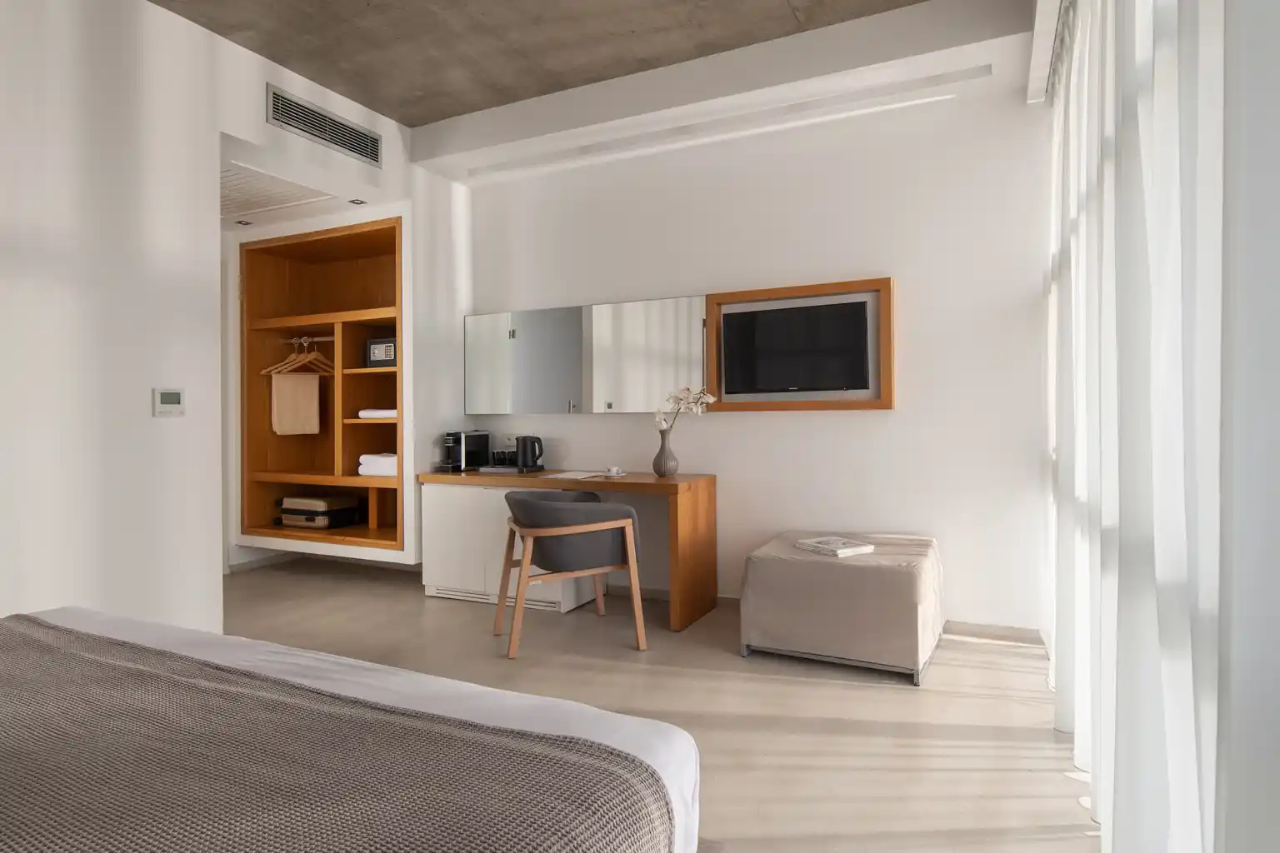 The Oak Hotel 81/101