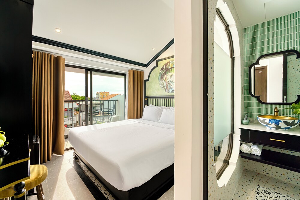 Rokas Hoi An Boutique Hotel 44/48