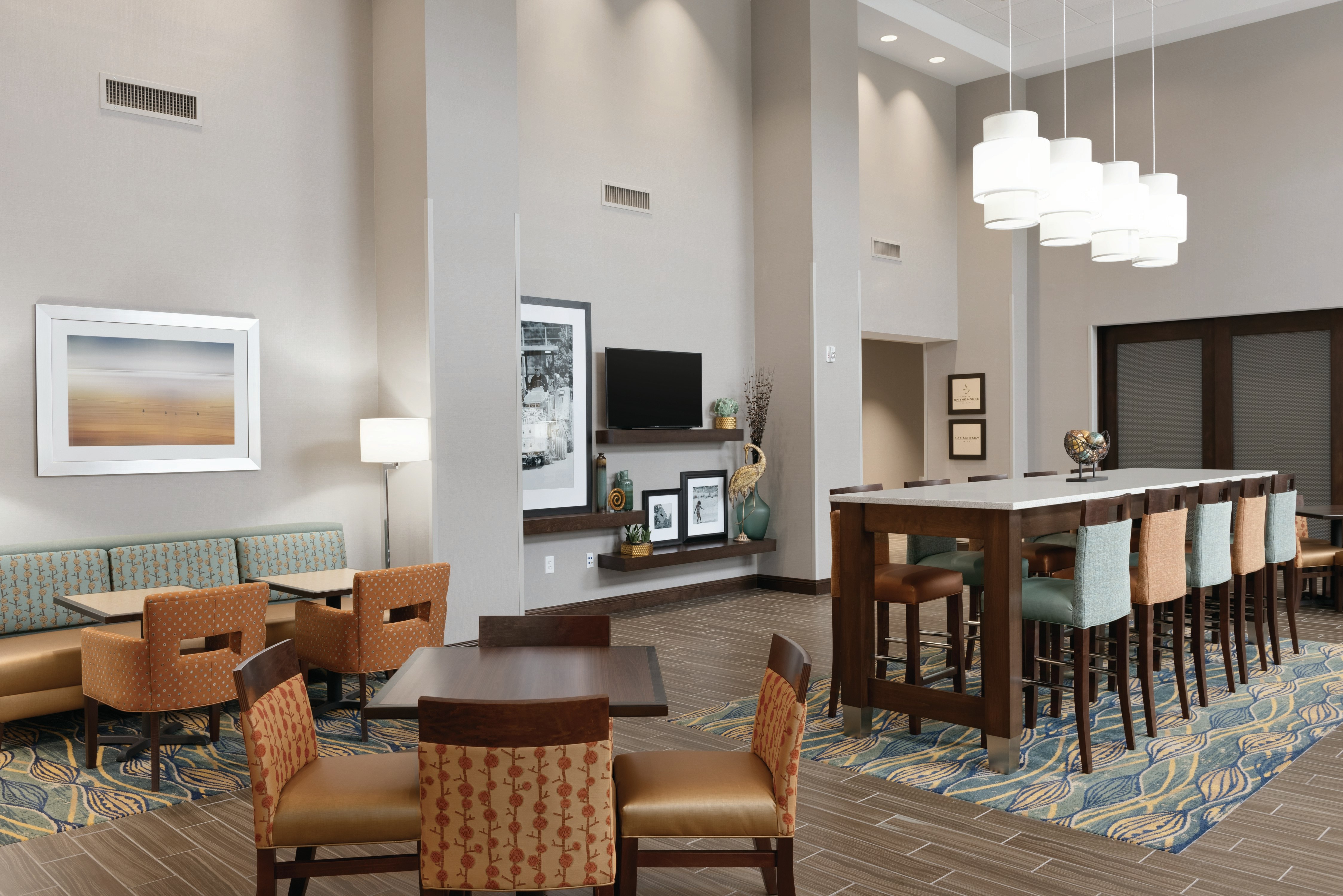 Hampton Inn Suites Deland 70/77