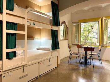 Female Dorm, Female Only, 6 Beds, Shared Bathroom
