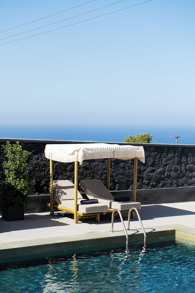 The Noverian Bios Santorini Boutique Hotel 73/78