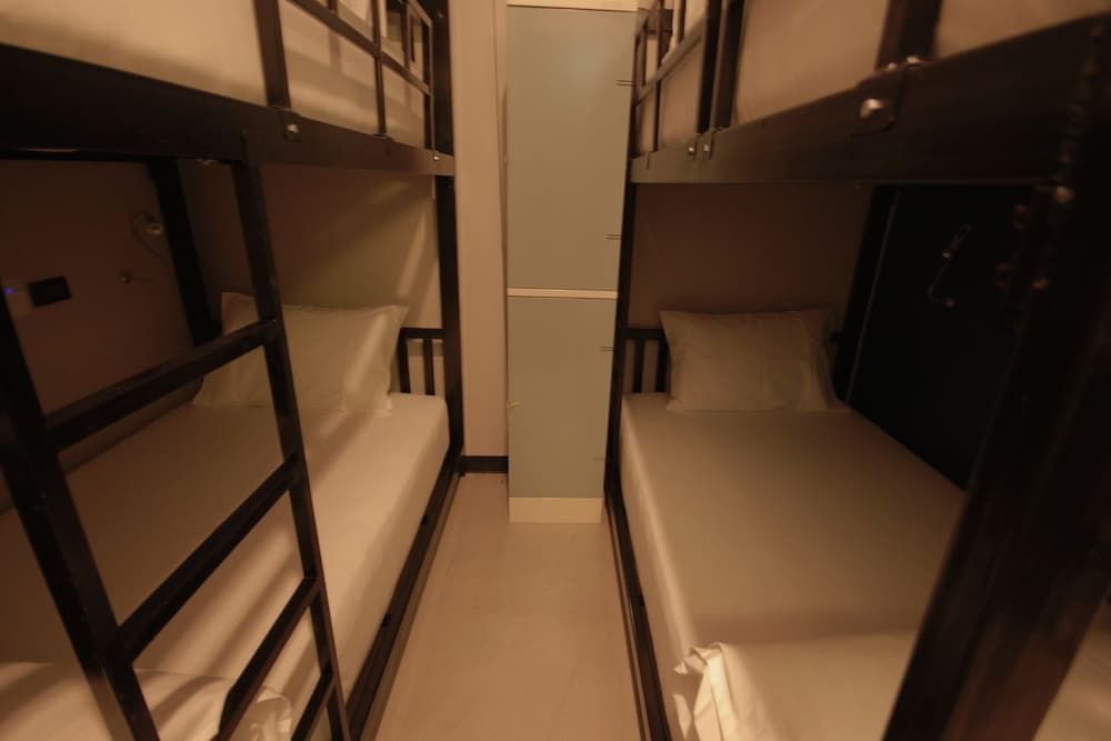 Jellybean the Blocks Hostel Sukhumvit 10 15/63