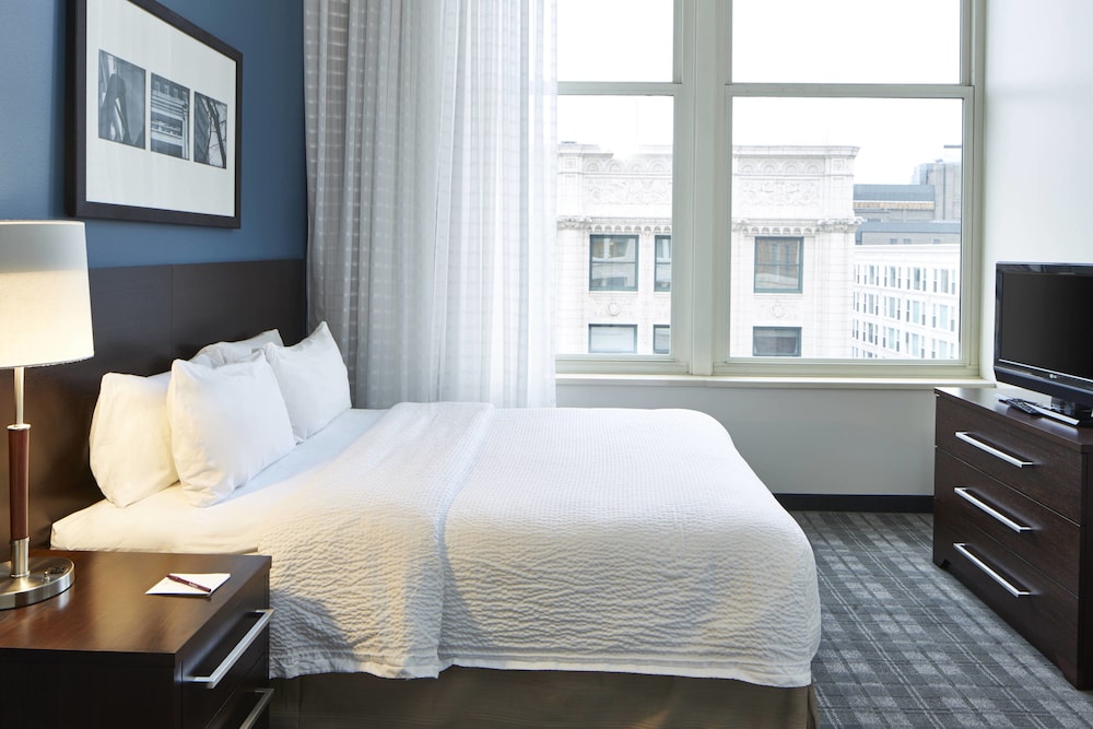 Residence Inn Milwaukee Downtown by Marriott 17/54