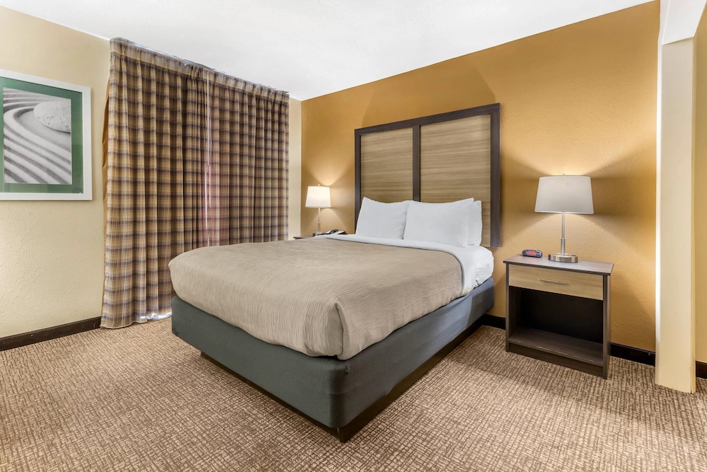 Efficiency, Suite, Queen Bed