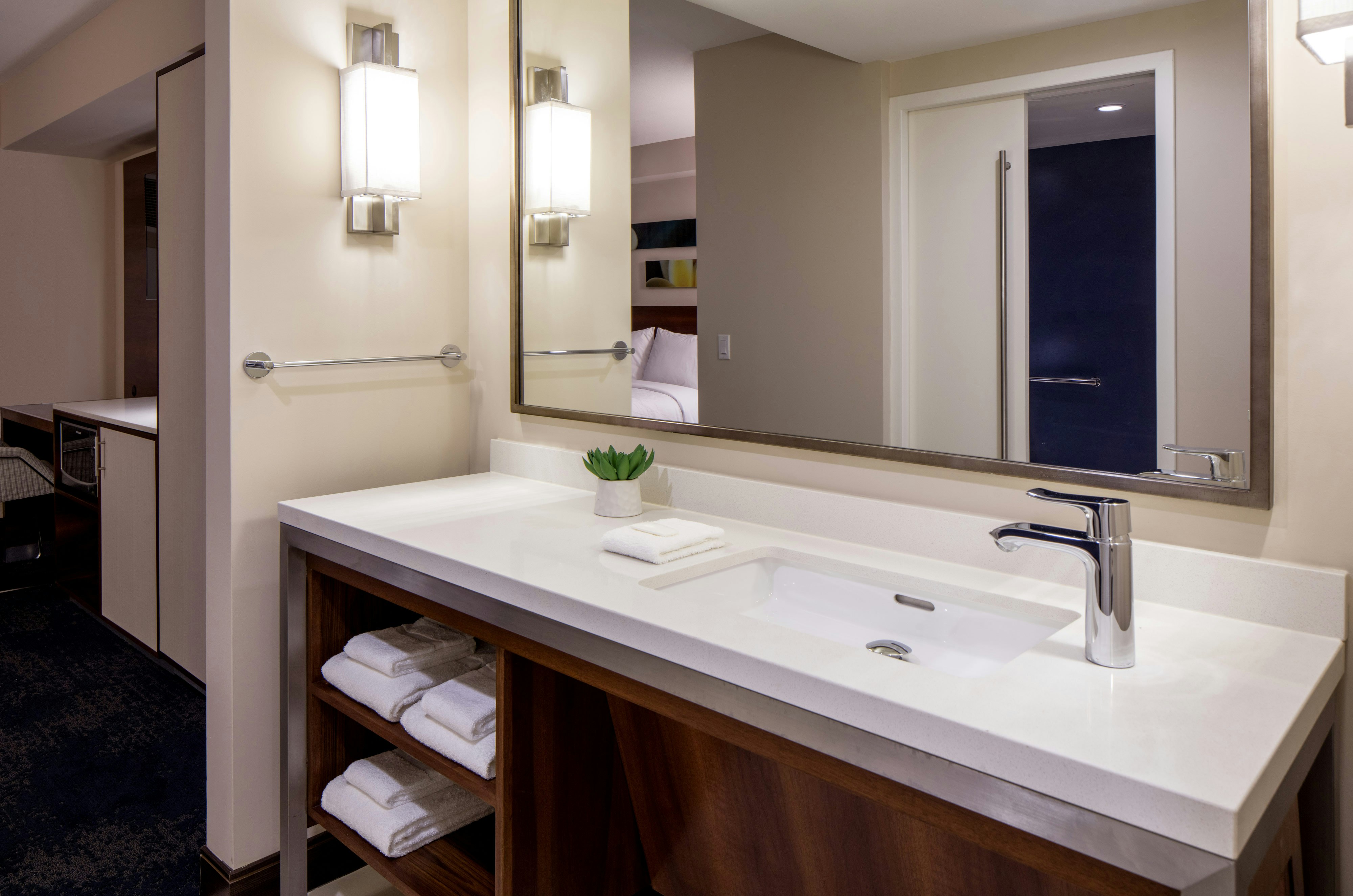 Hilton Garden Inn Waikiki Beach 68/68