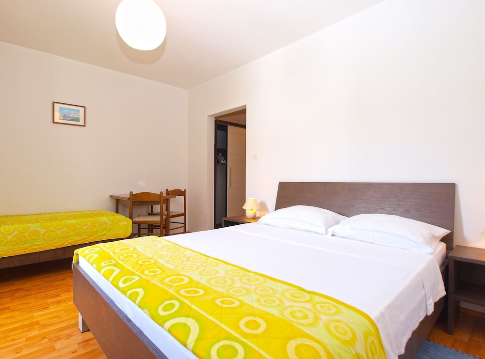 Apartments Ivica 1452 12/37
