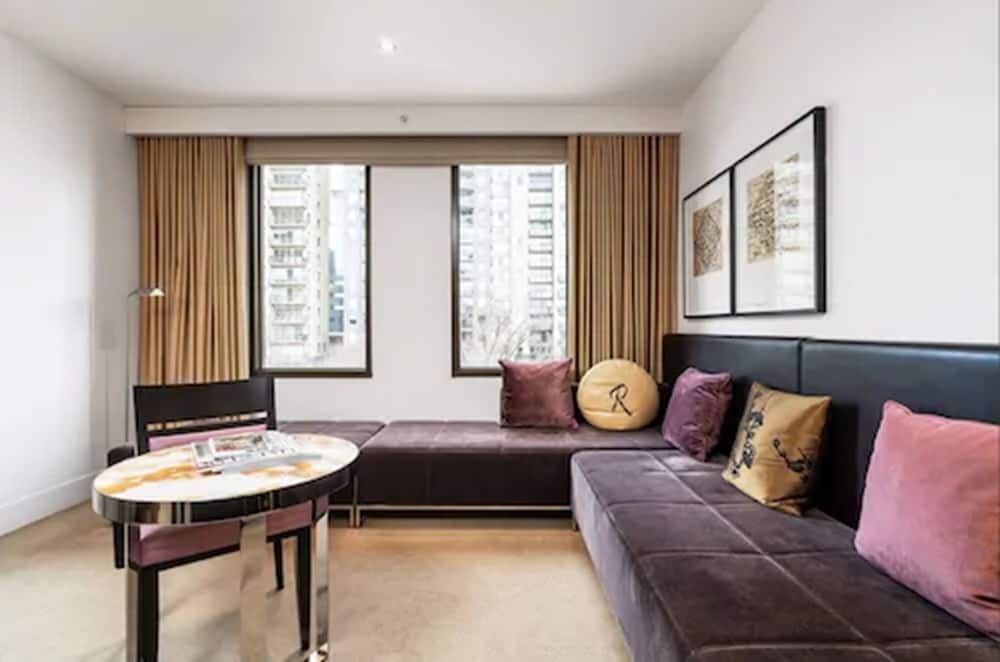 Royce Hotel 45/60