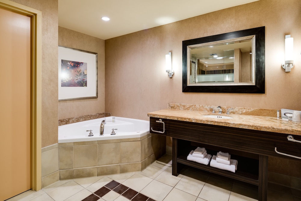 1 Bedroom, Suite, King Bed, Ocean View, High Floor, Showboat Atlantic City 10/10