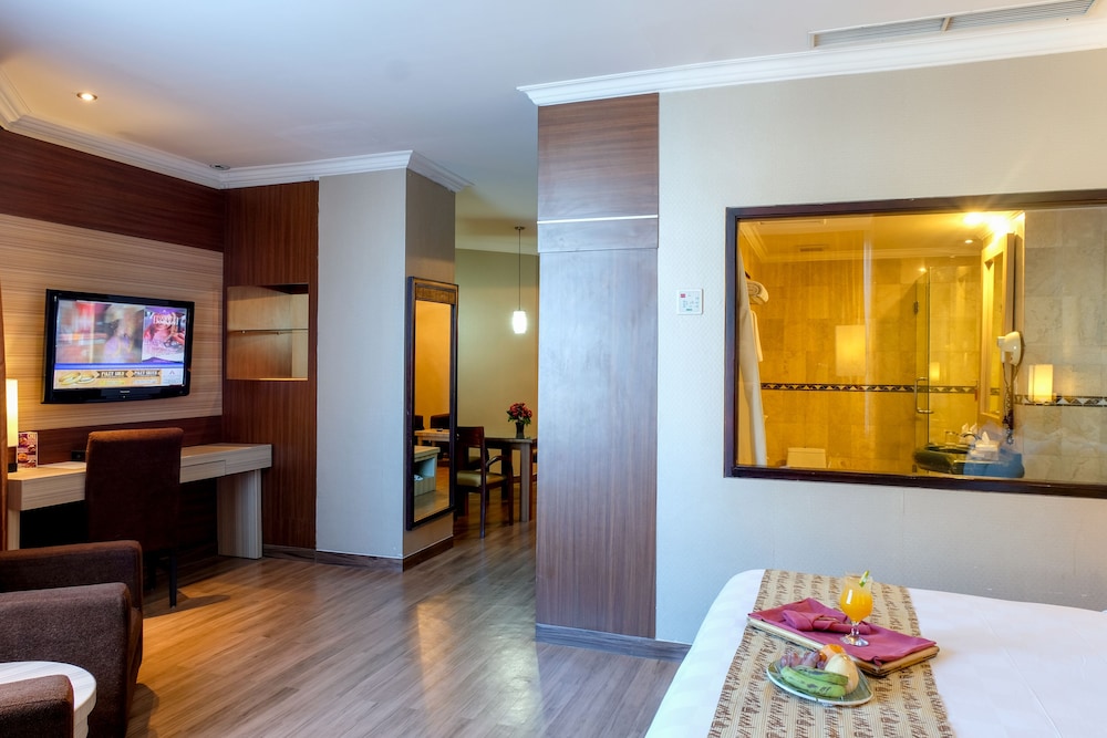 Almadera Hotel D H Quality Plaza Hotel Makassar 5/52