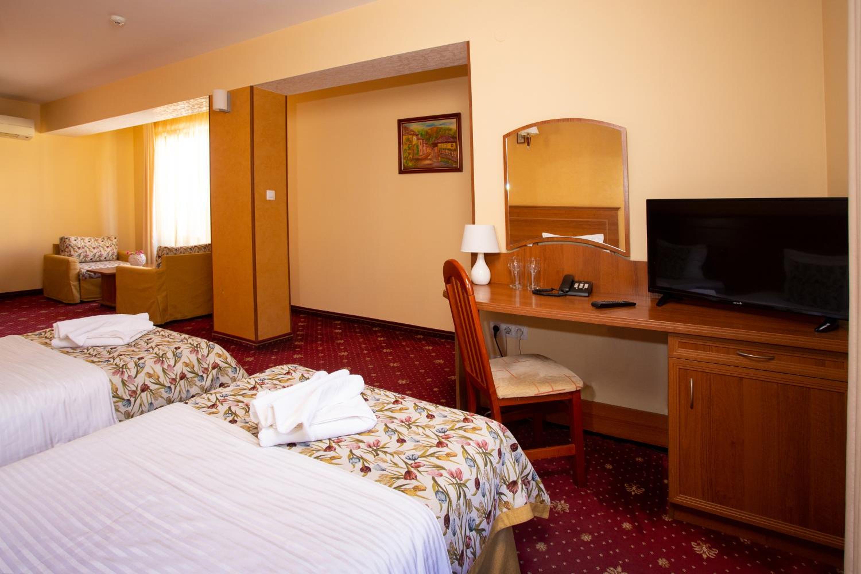 Contessa Hotel 14/45