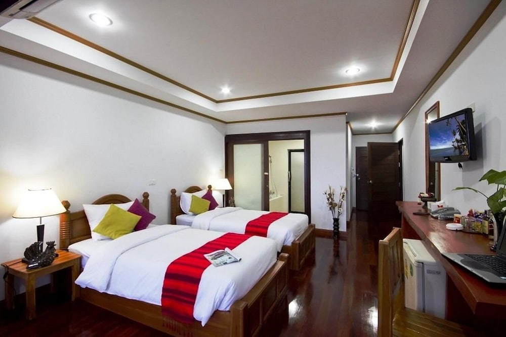 Lipa Bay Resort 18/55
