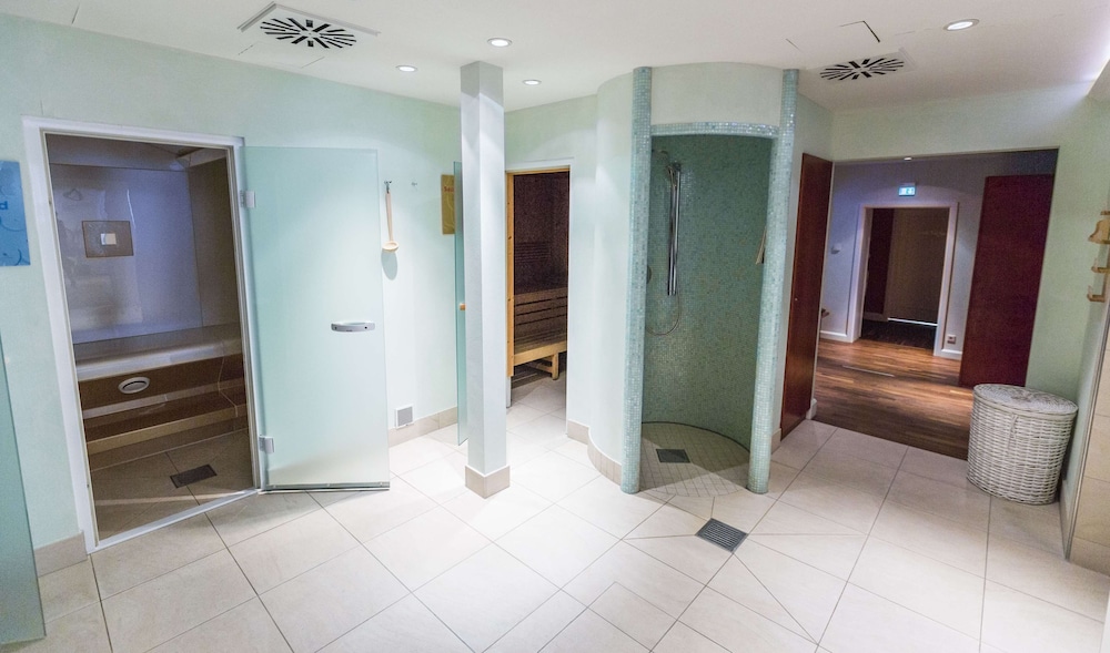 Heliopark Bad Hotel zum Hirsch 34/55
