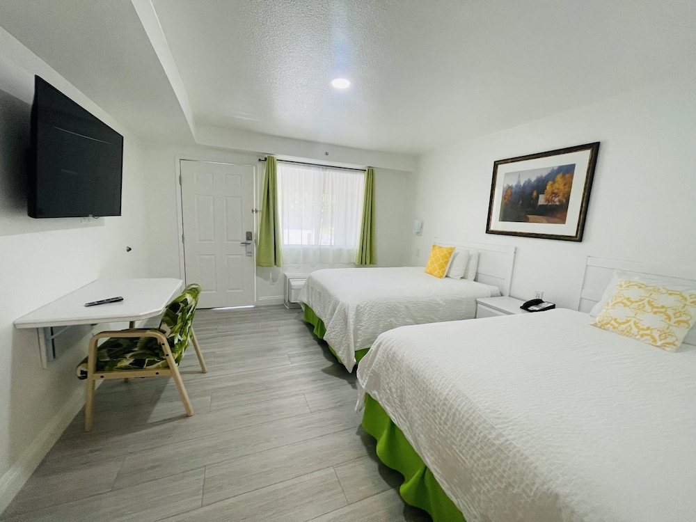 Loma Linda Inn. 21/54