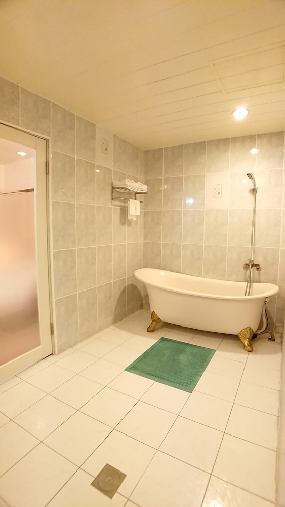 Hwa Nan Hotel 52/70