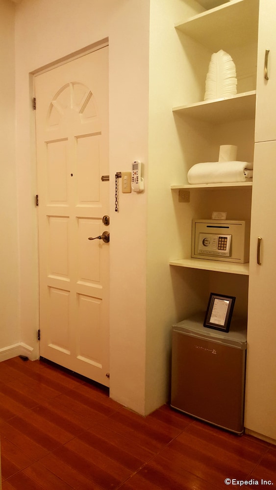 Makati Riverside Inn 41/54