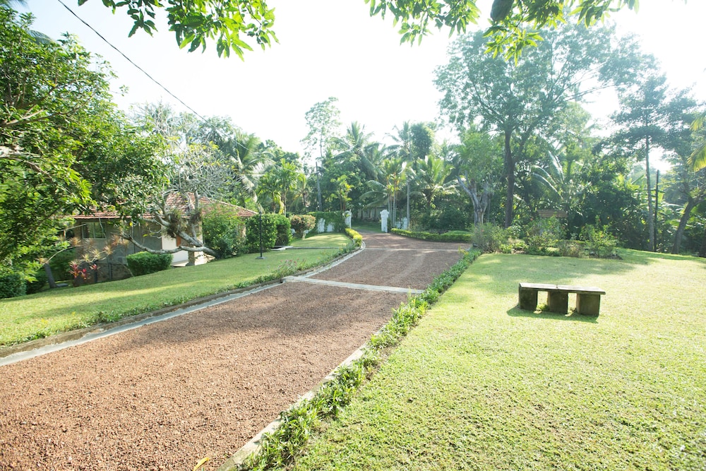 Thalpe Walawwa Heritage Villa 19/24