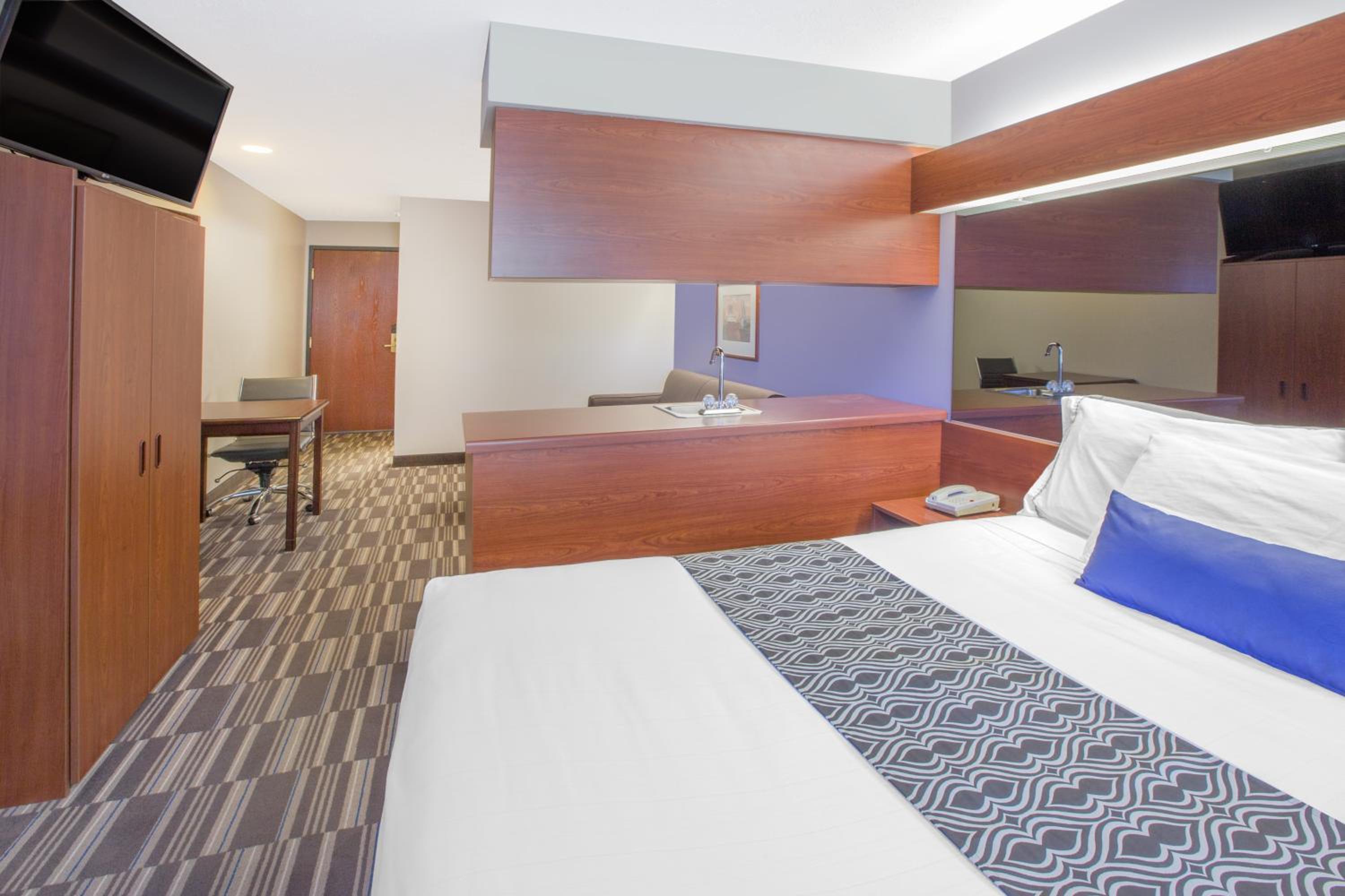 Microtel Inn & Suites by Wyndham Manistee 16/50