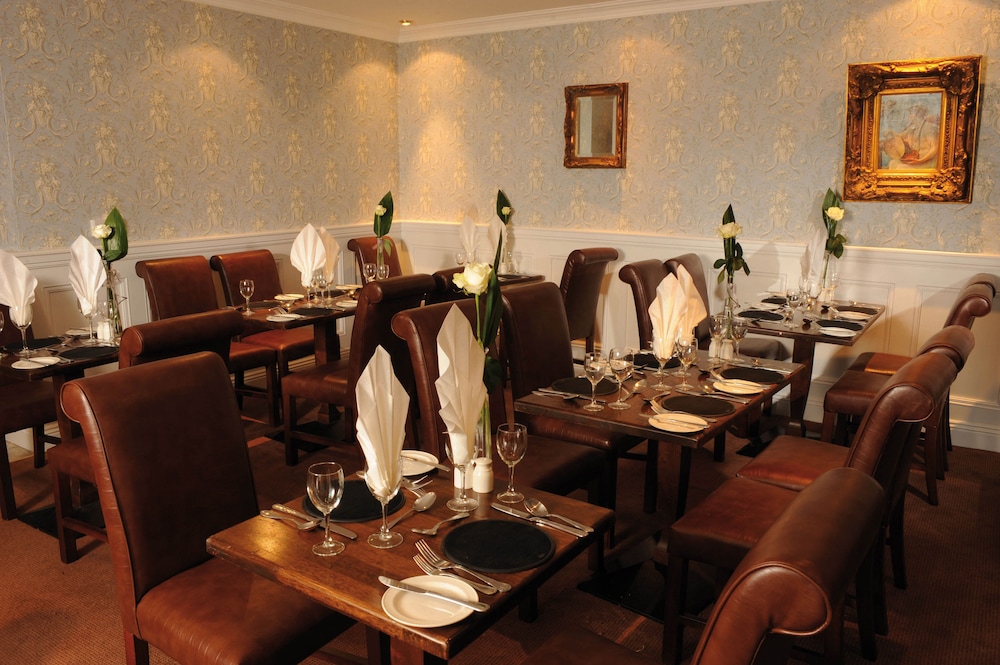Treacys Hotel Enniscorthy 57/63
