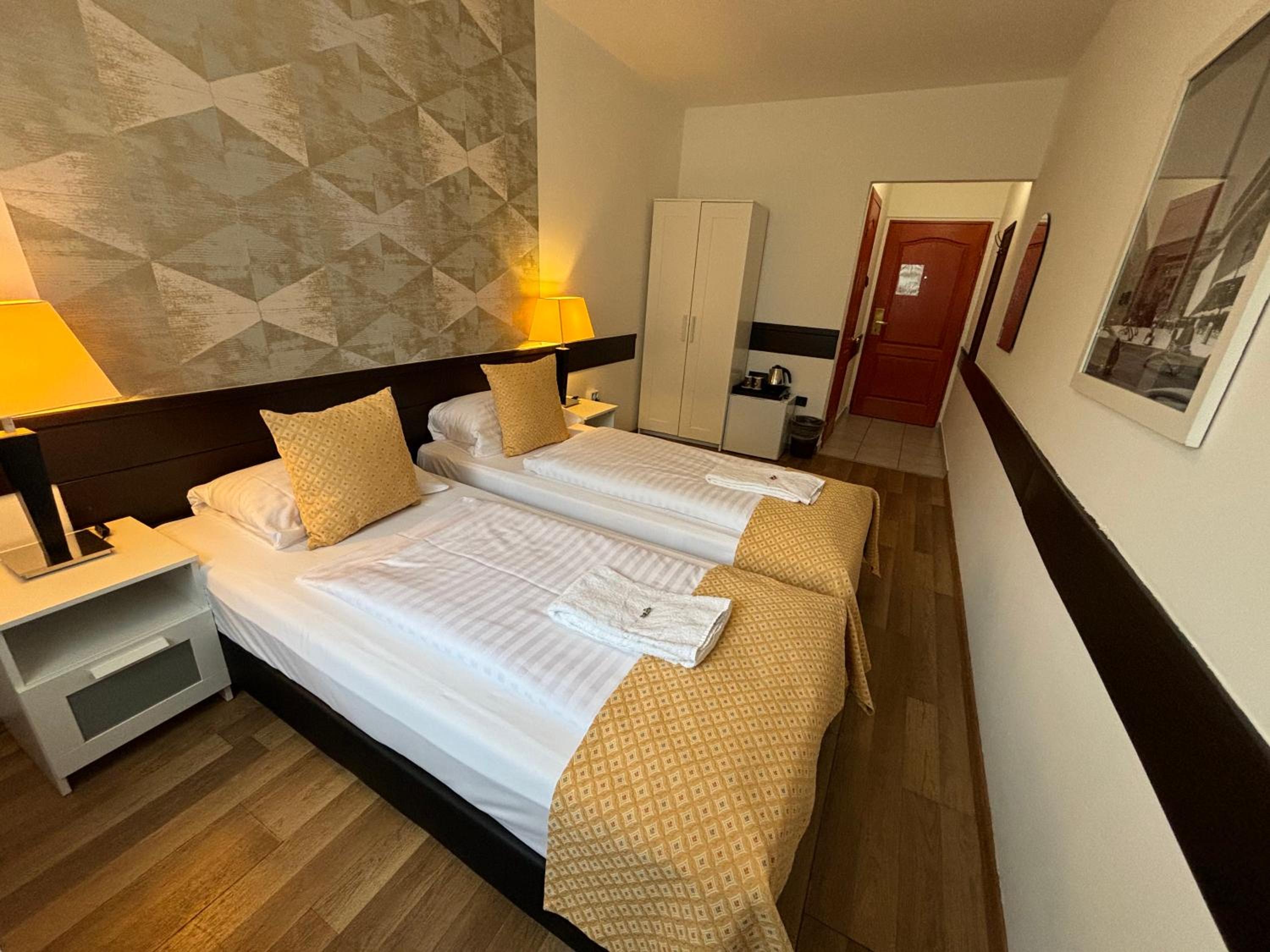 Room, Double Bed
