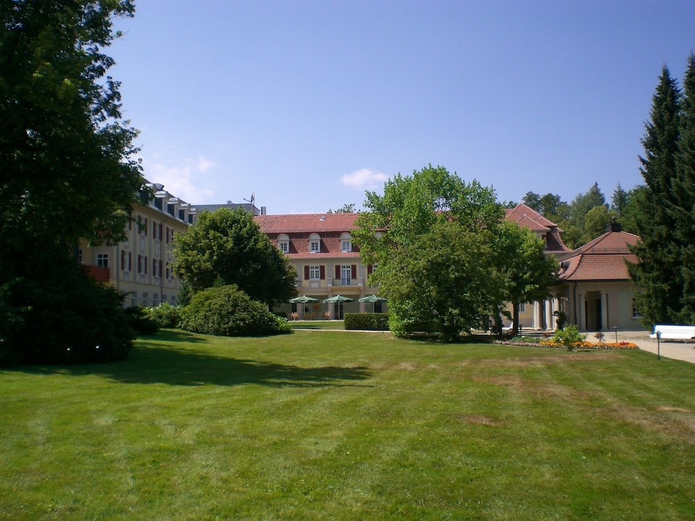 Sante Royale Hotel 51/65