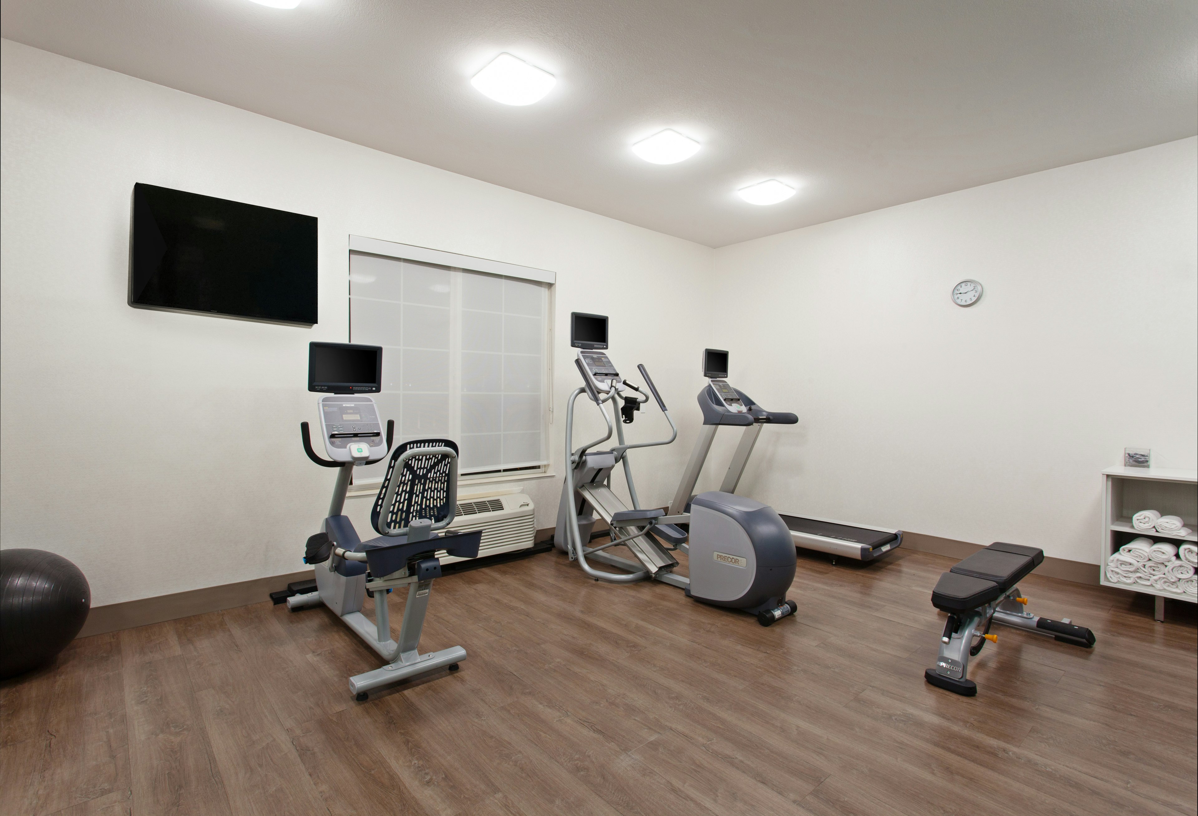 Holiday Inn Express Hotel Suites Oakland Airport 34/55