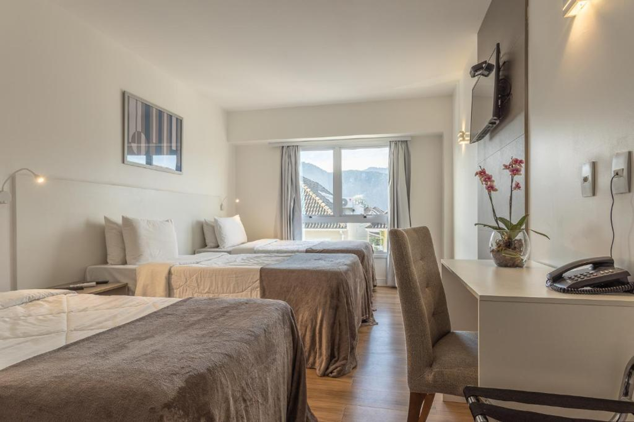 ATH Hotel - Americas Townhouse 8/14