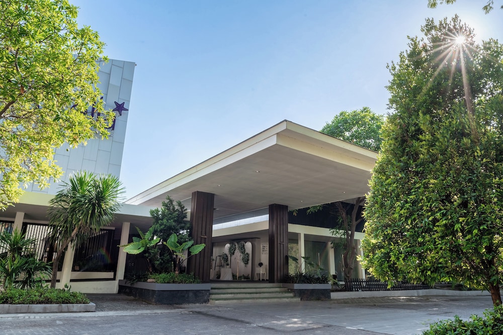 Estrella Hotel & Conference (ex Aston Luwuk) 3/49