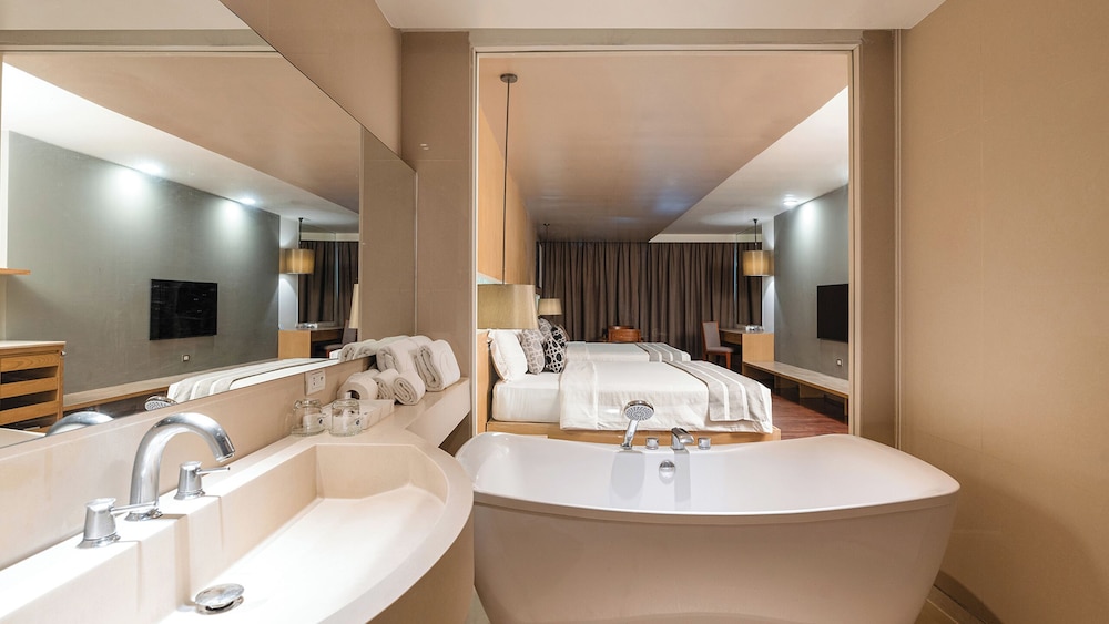 Phuket Graceland Resort & Spa 69/70