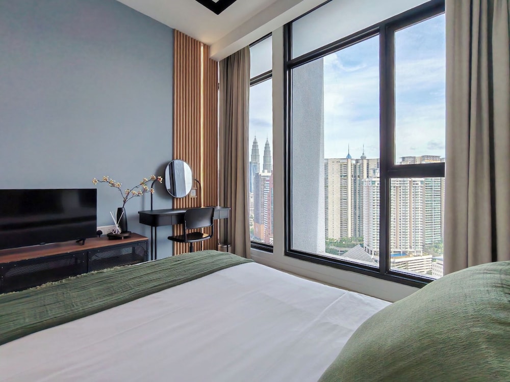 Skyline, Modern, Sanctuary, Deluxe, King Bed، Expressionz KLCC by Wodages 7/10