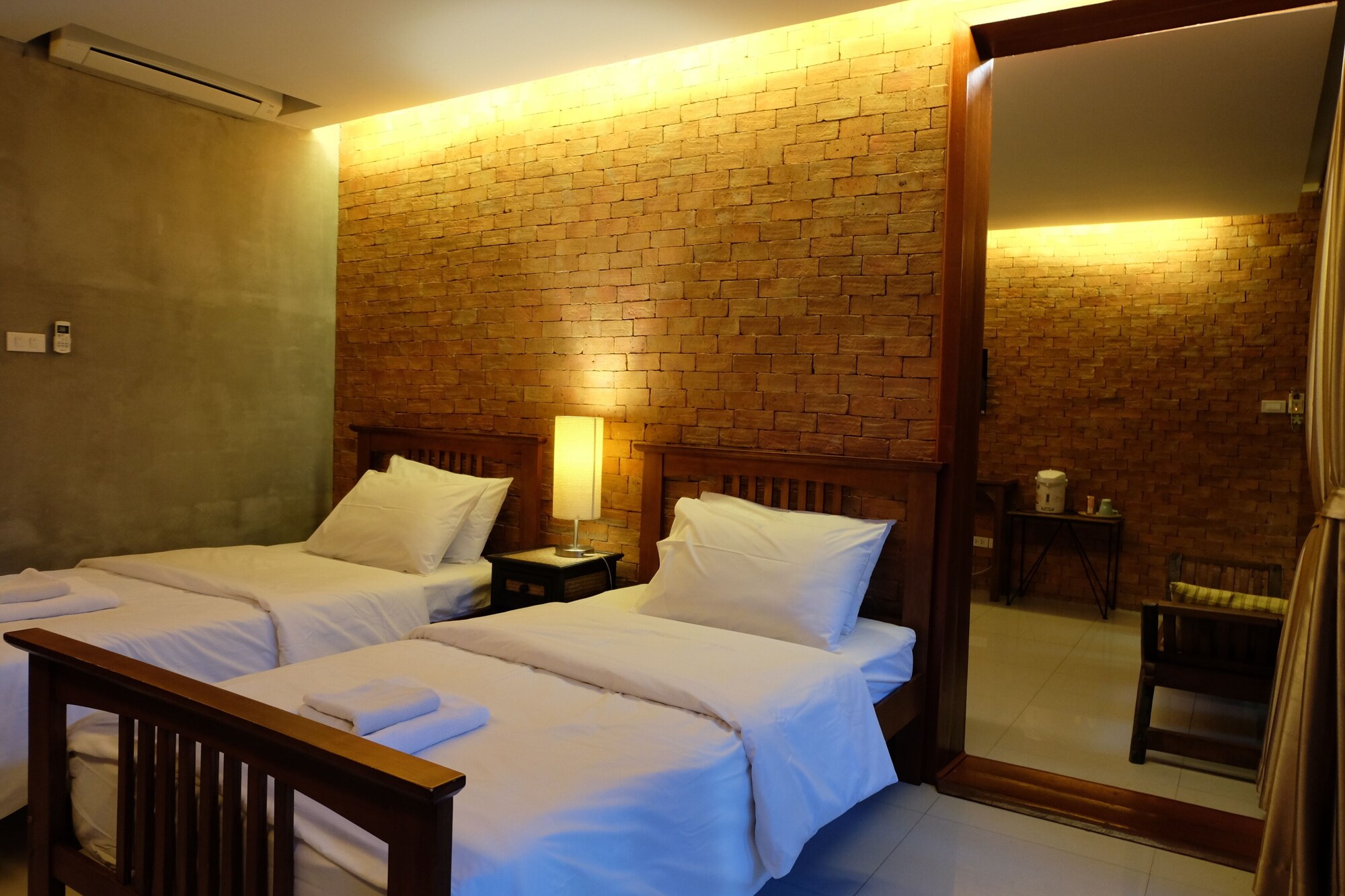 2 Bedrooms, Family, Quadruple, King and Twin Beds, Courtyard Area