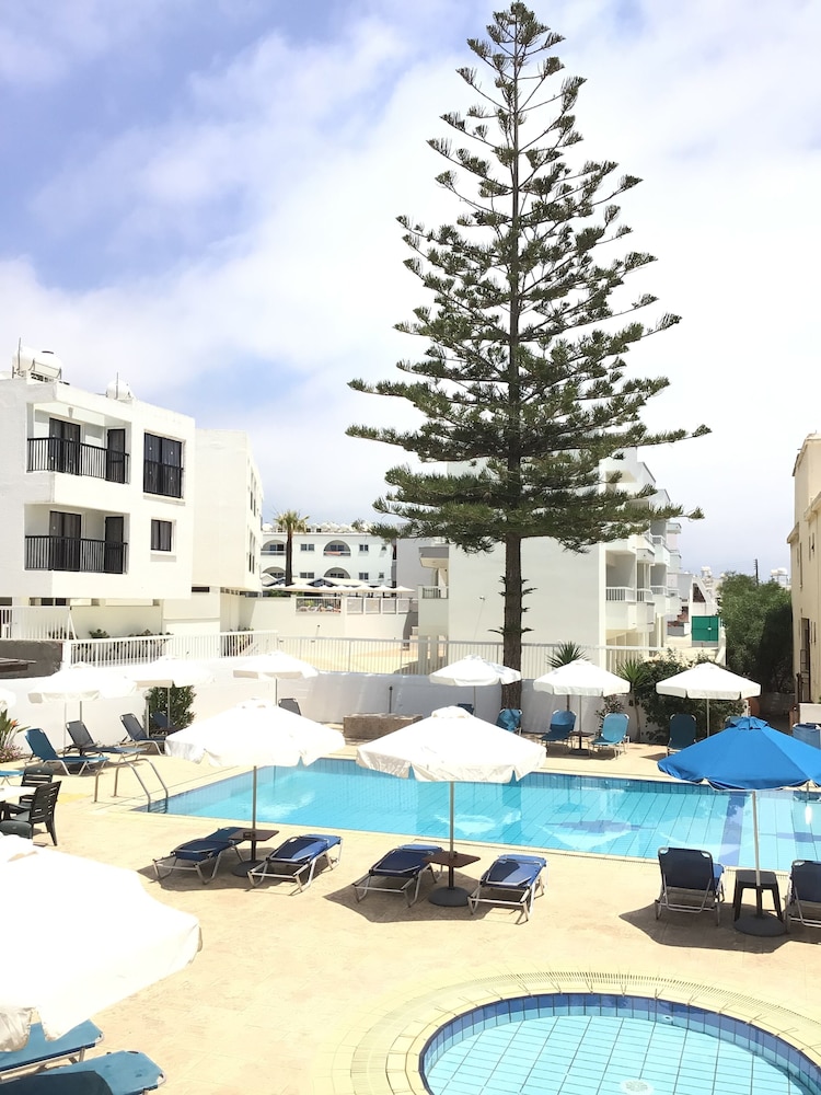Florea Hotel Apts 41/49